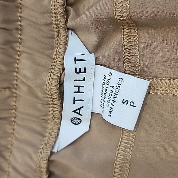 Athleta Crossroads Shorts Size Small. - Picture 5 of 7